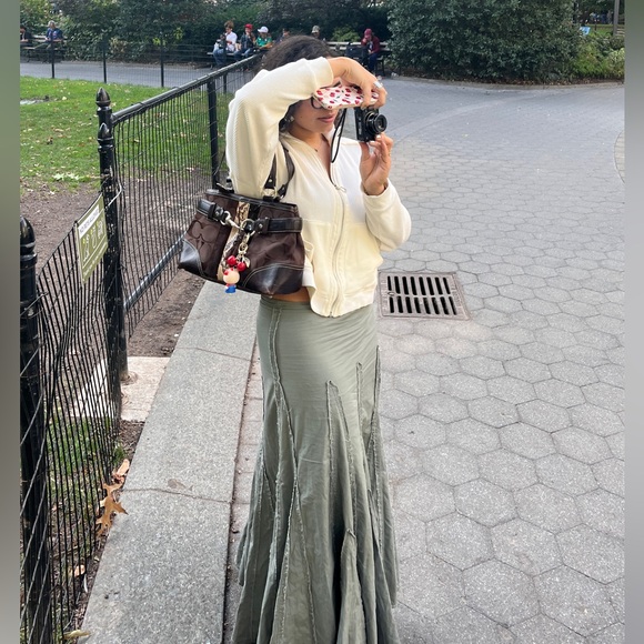 Meet your Posher, Chloe - Picture 1 of 1